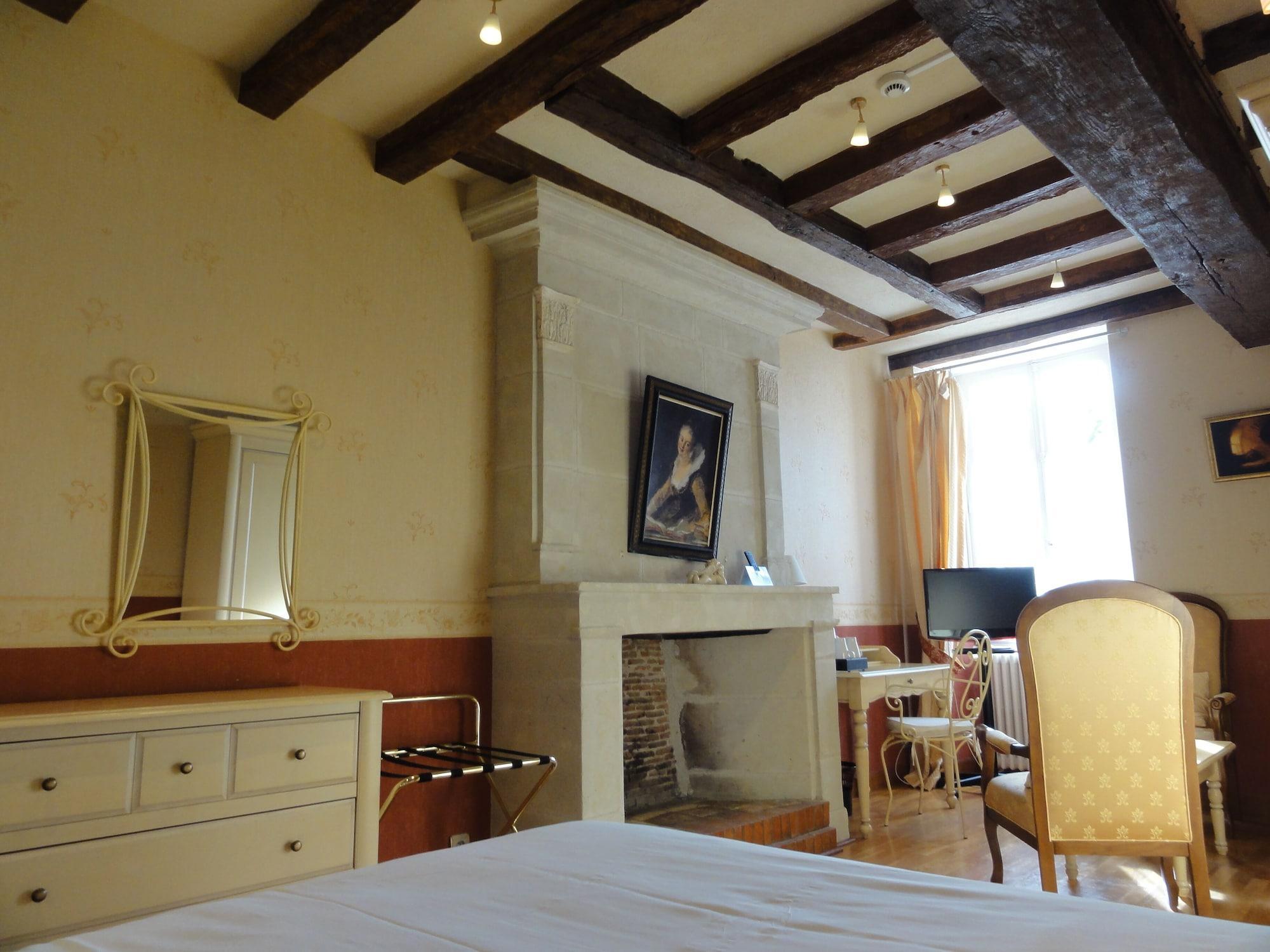 Logis Manoir De La Giraudiere Beaumont-en-Veron Exterior photo