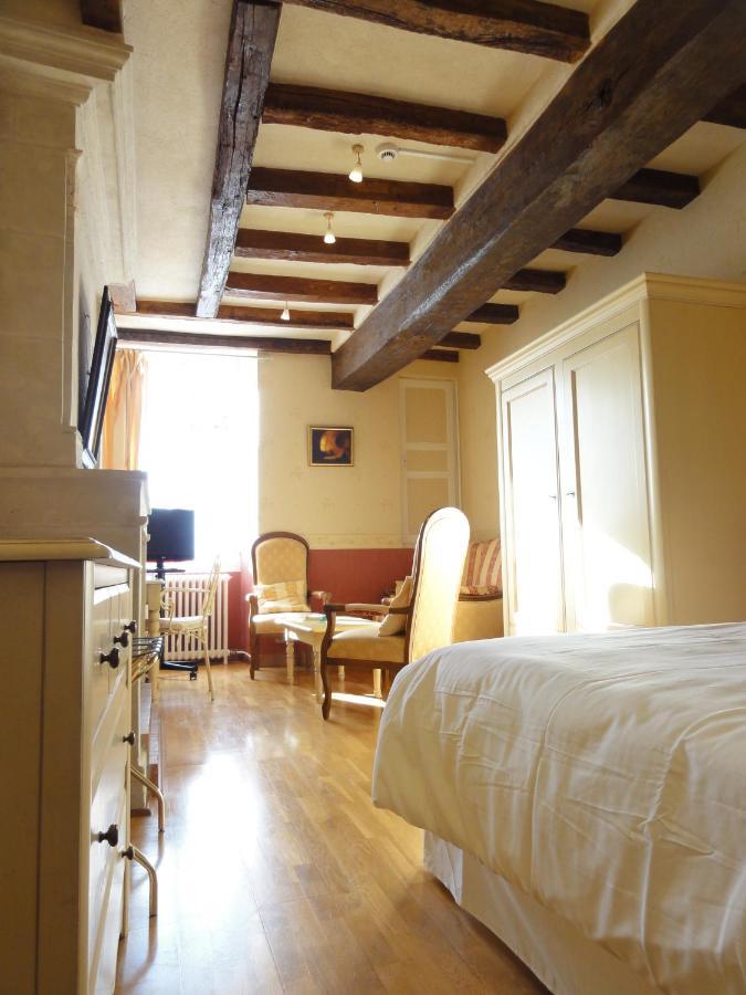 Logis Manoir De La Giraudiere Beaumont-en-Veron Exterior photo